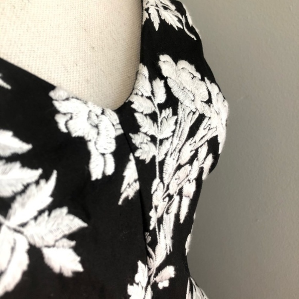 Betsey Johnson Black White Floral Cocktail Dress 4 - Picture 9 of 10